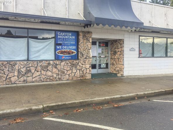 412 S Main St, Canyonville, OR 97417